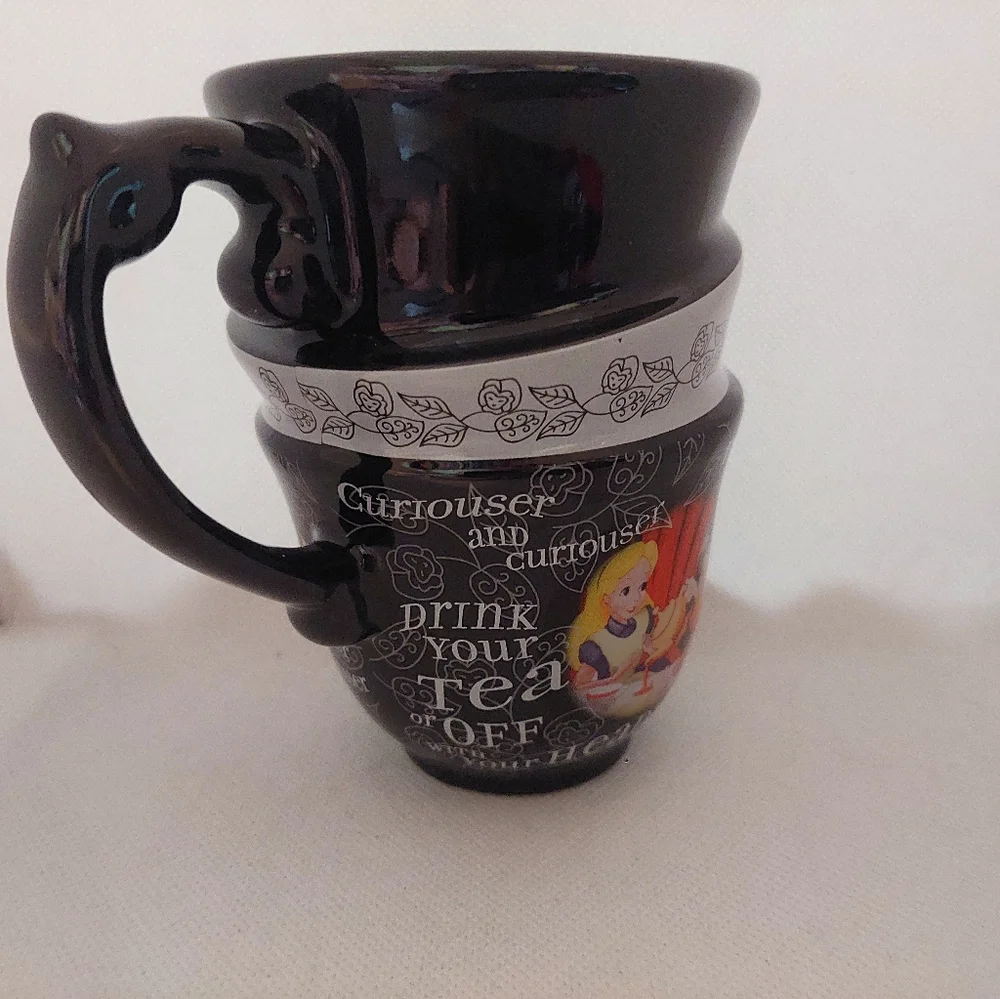 Alice in Wonderland "Drink Me" Disney Parks Exclusive Mug - Picture 7 of 9